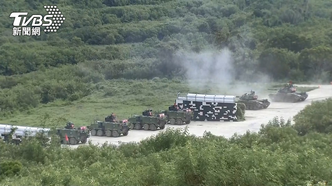 國軍在宜蘭大福沙灘對海實彈射擊，一艘賞鯨船闖入演習區域疑遭擊中。（圖／TVBS資料照）