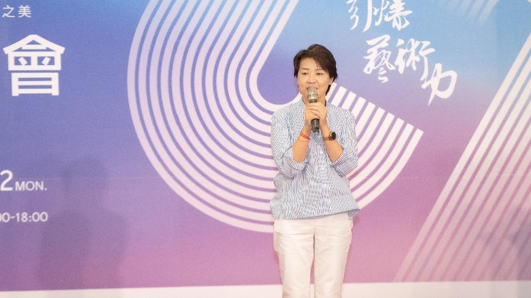 無黨籍台北市長參選人黃珊珊今（10日）上午出席「2022兒童慈善繪畫大賞」活動頒獎典禮。（圖/黃珊珊辦公室提供）