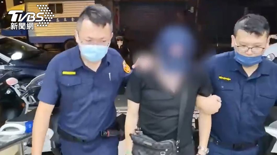 警方事後將滋事的5人全數帶回偵辦。（圖／TVBS）