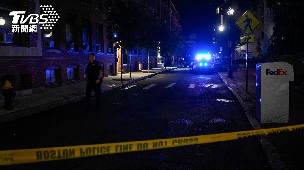 美國麻州的東北大學（Northeastern University），13日晚間驚傳包裹爆炸攻擊事件，造成至少1人受傷。（圖／達志影像路透社）