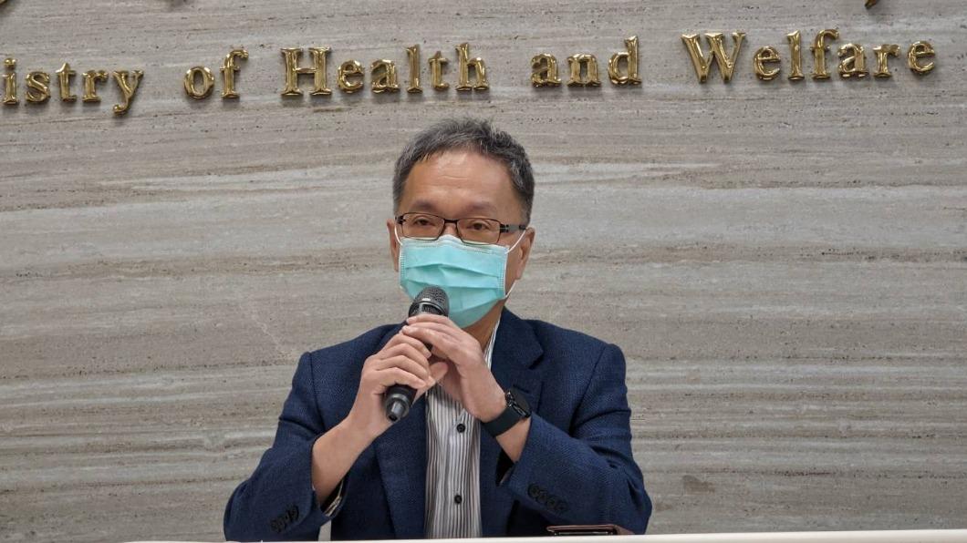 衛福部長薛瑞元親上火線回應藍委點名阻擋疫苗一事。（圖／TVBS）