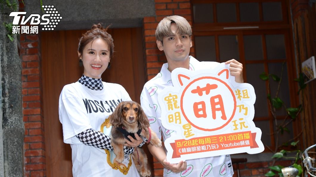吳姍儒（左）帶著愛犬「呵喜」上節目，與嘉賓陳零九搭檔。（圖／許方正攝）