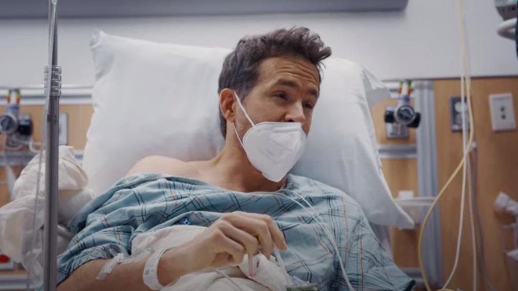 萊恩雷諾斯近日首度赴醫院做大腸鏡檢查。（圖／翻攝自 Ryan Reynolds Youtube）