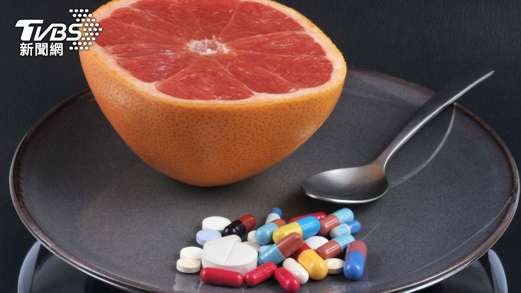 醫師表示，某些藥物和食物會互相影響。（示意圖／shutterstock達志影像）