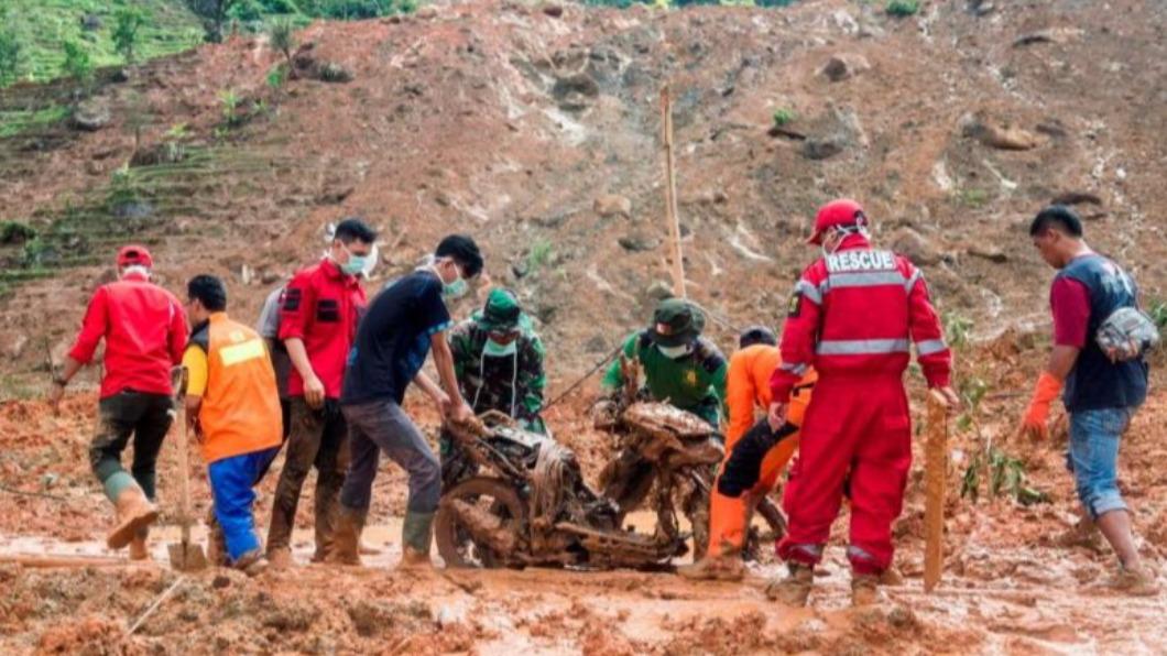 印尼婆羅洲方生土石坍方，至少7人死亡。（圖／翻攝自星期天日報）