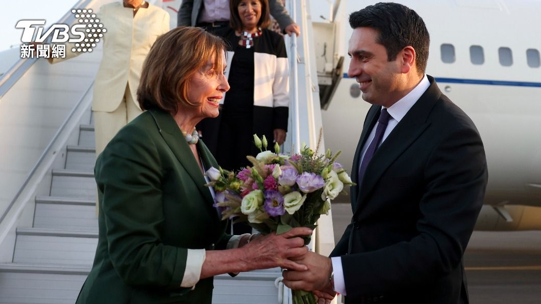 美國眾院議長裴洛西（Nancy Pelosi）17日率團抵達亞美尼亞，成訪問該國史上最高級別美國官員。（圖／達志影像美聯社）