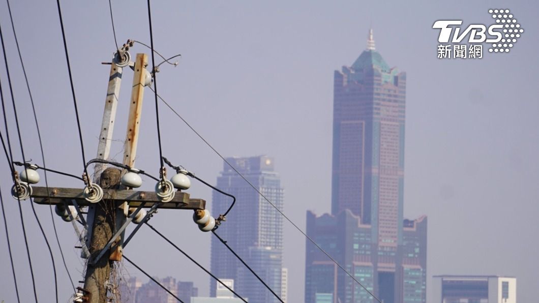 經濟部召開電價費率審議會，決議高壓用戶夏月電價延長共1個月。（圖／中央社）