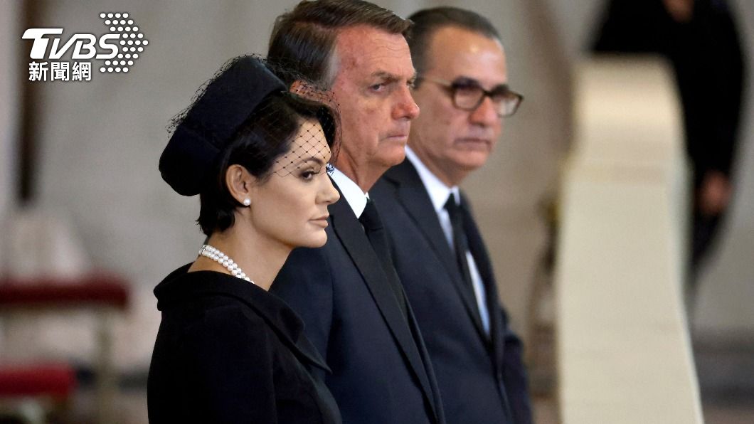 巴西現任總統波索納洛參加英國女王國葬。（圖／達志影像美聯社）