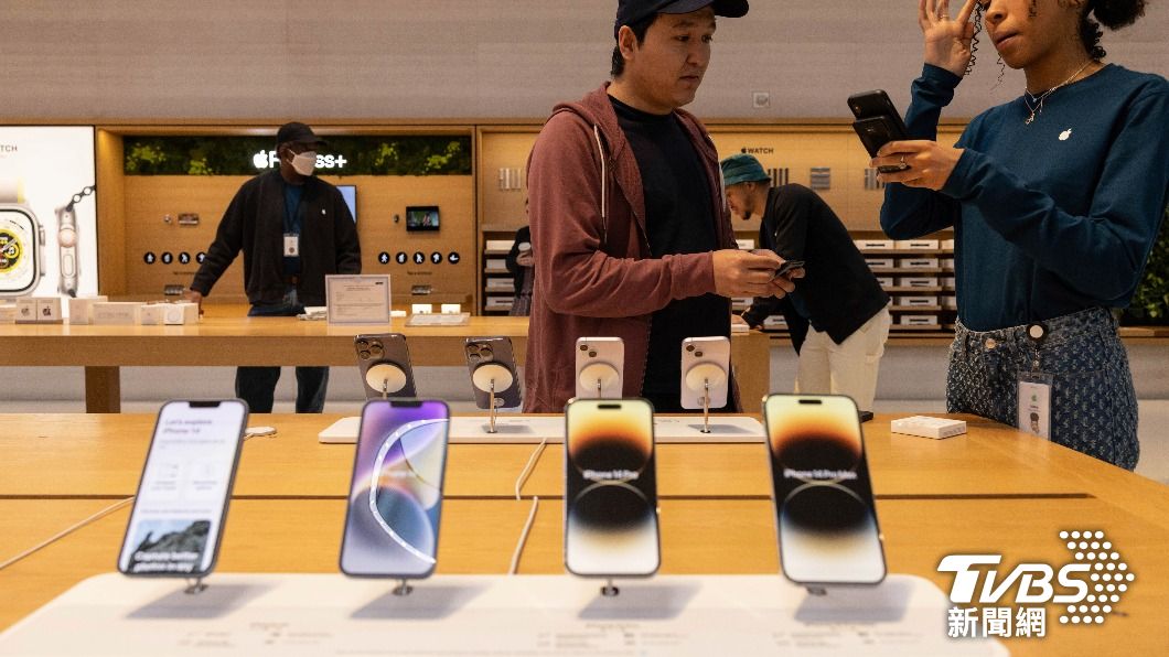 蘋果最新的iPhone 14手機被陸學者酸「了無新意」。（圖/達志影像美聯社）