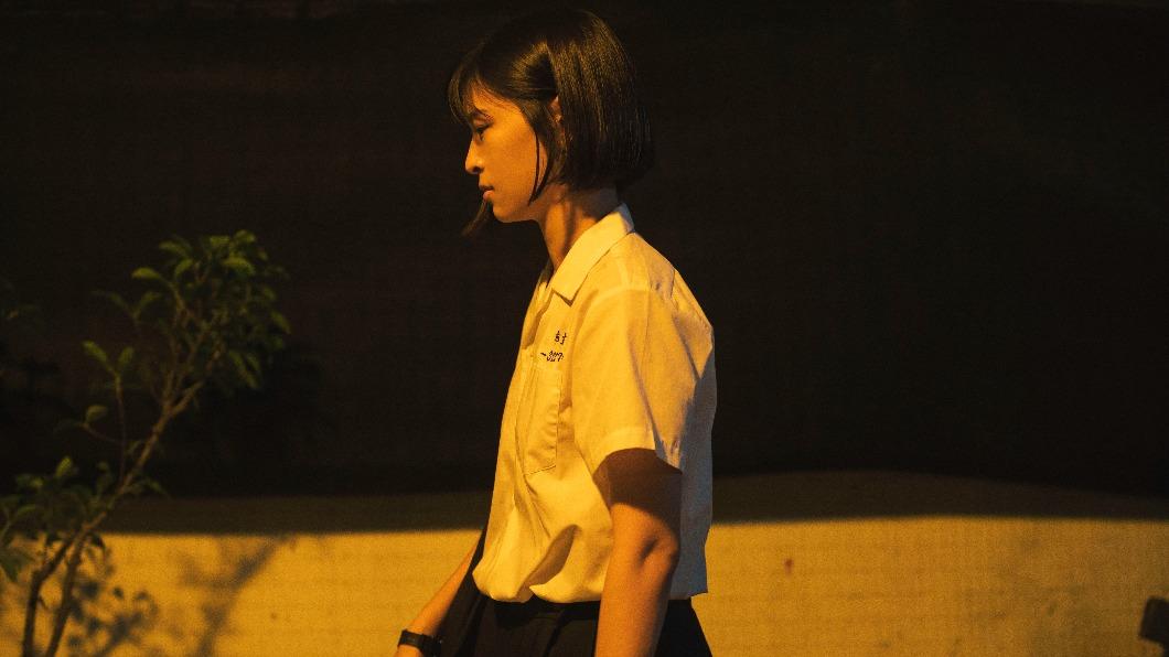 江宜蓉在新片《童話・世界》中飾演女高中生，有爆炸性的演出。（圖／傳影提供）