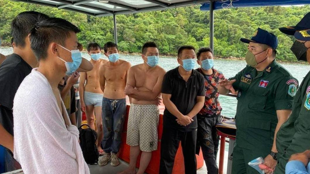 40多名中國人搭漁船偷渡到柬埔寨，僅18人獲救。（圖／翻攝自柬中時報）