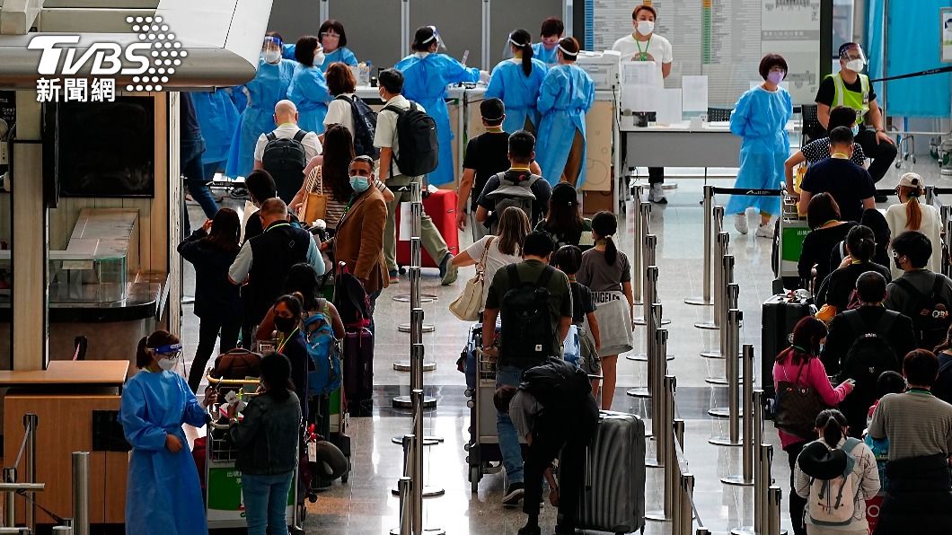 香港宣布自26日開始，入境檢疫縮短為0+3。(圖／達志影像美聯社) 香港邊境大鬆綁！特首李家超宣布入境改「0+3｣