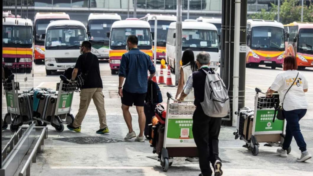 香港政府公布26日起實施「0+3」入境檢疫新措施，掀起旅遊潮。（圖／翻攝自微博）