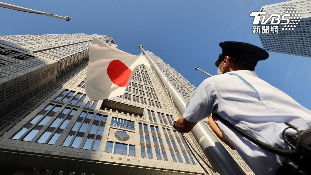 日本前首相安倍晉三今舉行國葬，東京都廳降半旗致哀。（圖／達志影像美聯社）