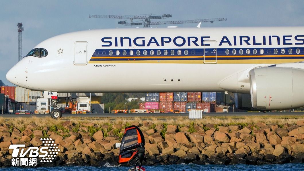 一架從舊金山飛往新加坡的新航客機，竟傳出乘客自稱攜帶炸彈。（圖/達志影像美聯社）