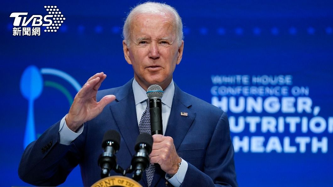 高齡79歲的美國總統拜登（Joe Biden），28日發表談話時疑似又「失憶」，竟公開尋找已於8月初車禍身亡的共和黨籍女議員瓦洛斯基（Jacqueline Walorski）。（圖／達志影像美聯社）