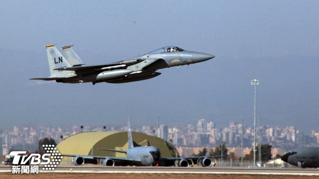 駐伊拉克美軍出動F-15戰機，將攻擊庫德族地區的伊朗無人機擊落。（圖/達志影像美聯社）