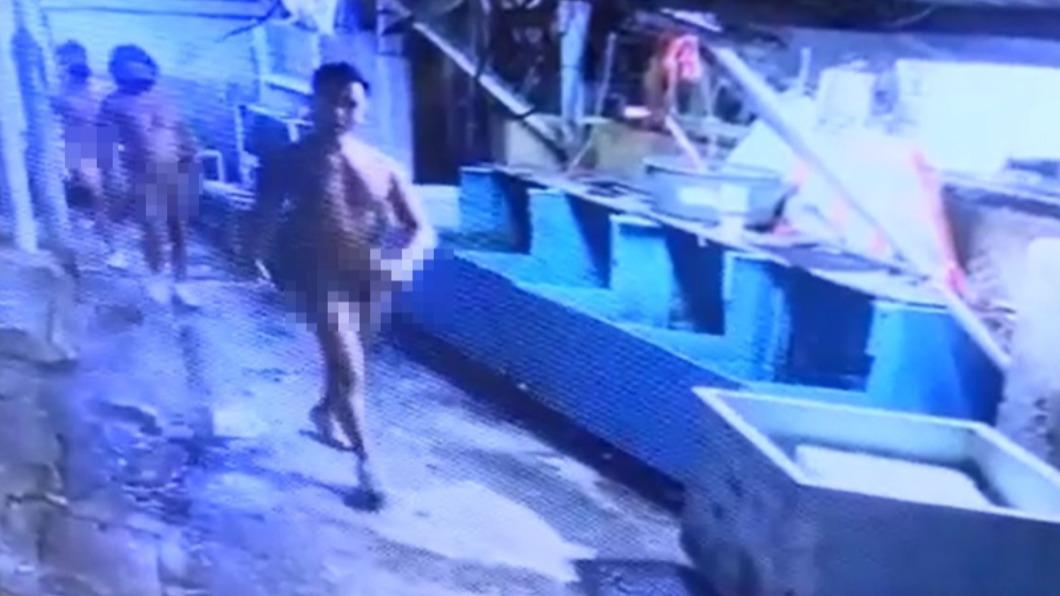 20名裸男在香港漁市場奔跑。（圖／翻攝網路）
