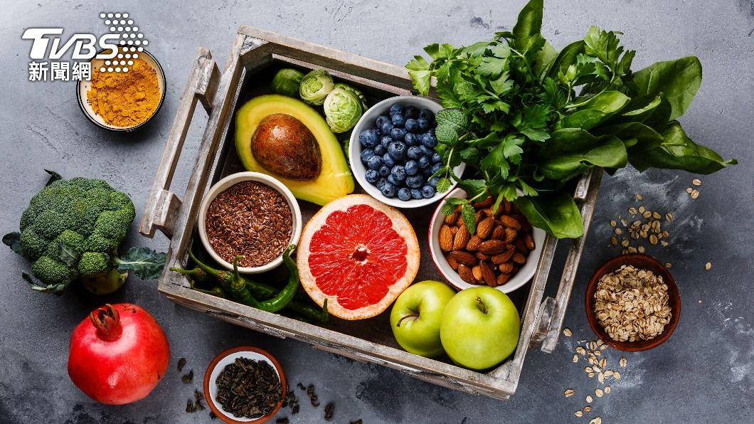 營養師高敏敏表示新鮮蔬果能強化免疫細胞，也能讓發炎介質減少。（示意圖／shutterstock達志影像）