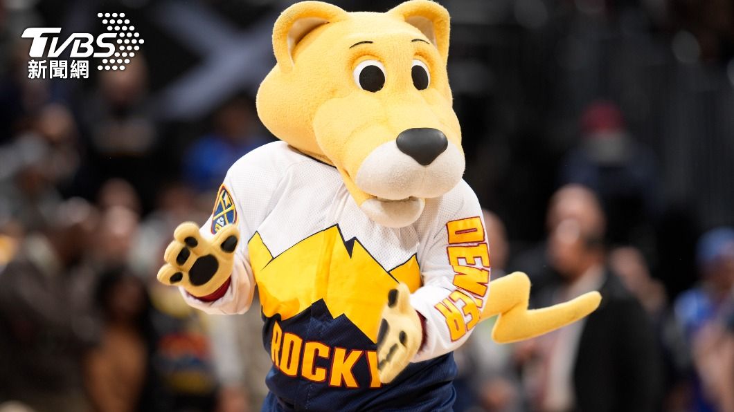 NBA丹佛金塊的吉祥物「洛基」（Rocky），年薪達到62.5 萬美元（約1989萬台幣），比WNBA最高薪球員勞伊德（Jewell Loyd）還高出3倍。（圖／達志影像美聯社）
