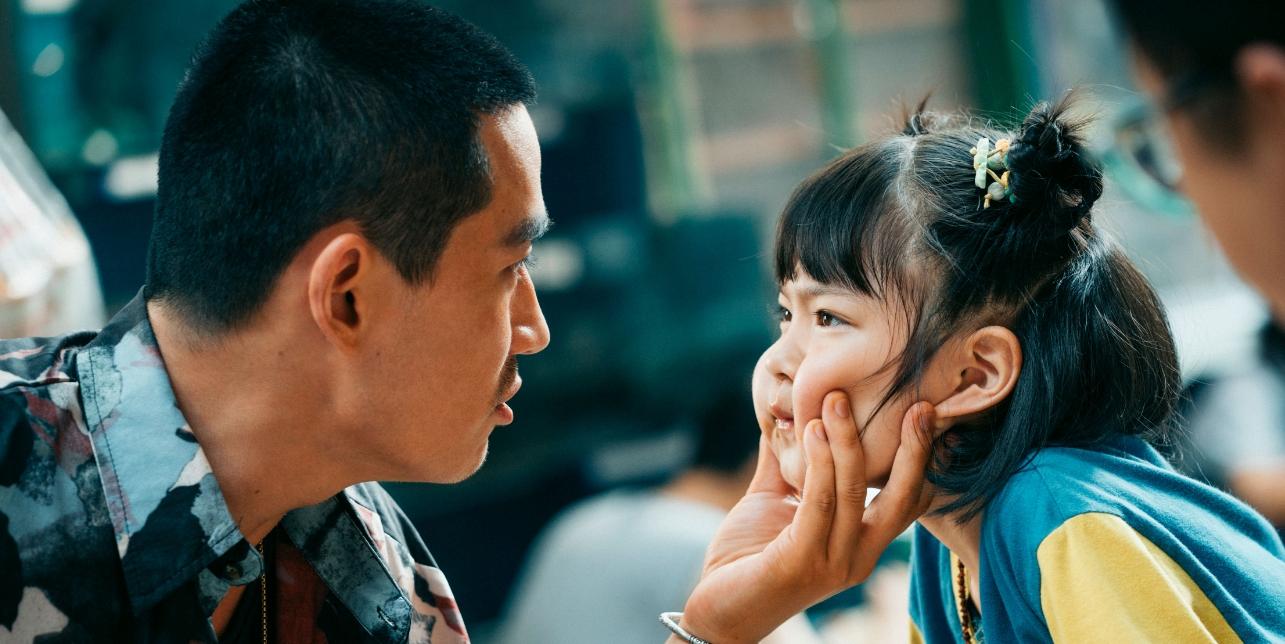 朱一龍（左）與童星楊恩又在片中有不少親情戲。（圖／翻攝自IMDB）