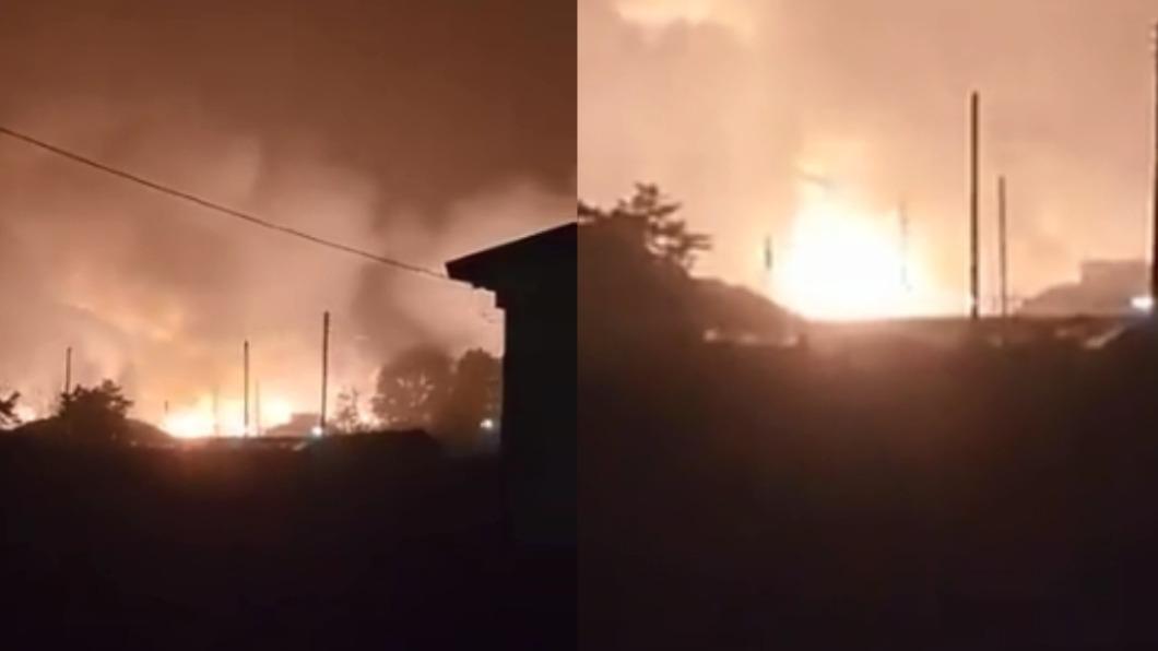 民眾拍下基地大火畫面。（圖／翻攝自 AZ 推特 @AZmilitary1）