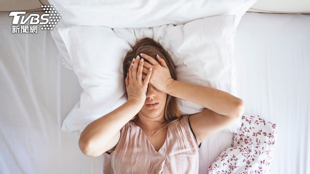 許多新冠肺炎的確診者可能患有睡眠障礙。（示意圖，非當事人／shutterstock達志影像）