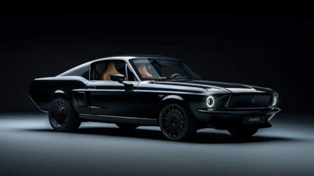 Electric Mustang預計在10月下旬在美國首度亮相。（圖／翻攝自Charge Cars）