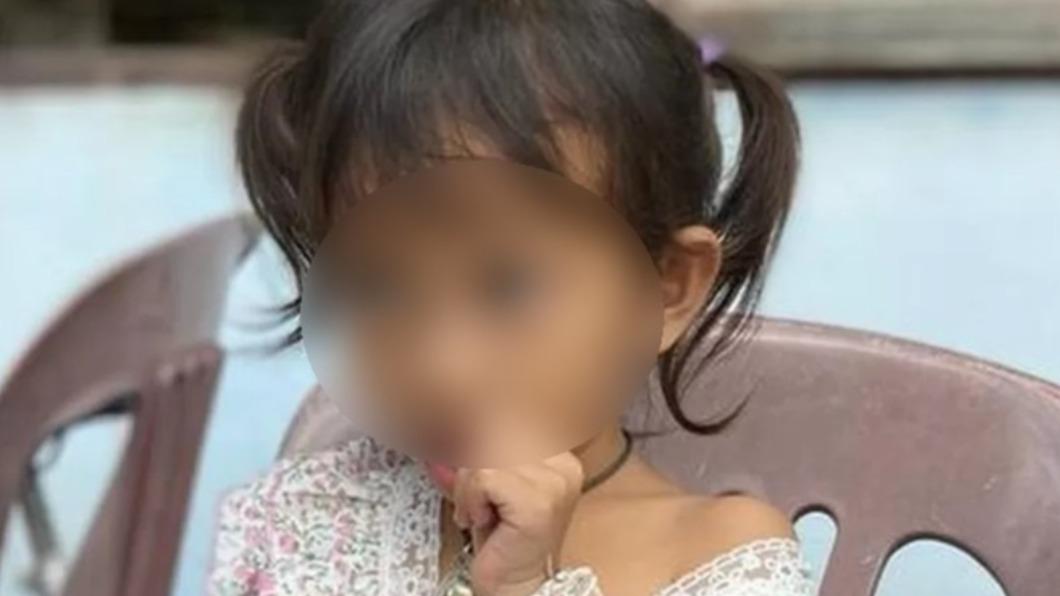 泰國東北部6日發生駭人聽聞的「托兒所屠殺案」，唯一毫髮無傷的女童艾米（Ammy），因「用毯子蓋住全身睡覺」躲劫。（圖／翻攝自《BBC》）