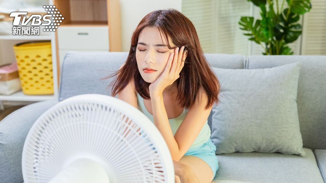 網友指出，該款電風扇不開冷氣也很涼。（示意圖，非當事人／shutterstock達志影像）
