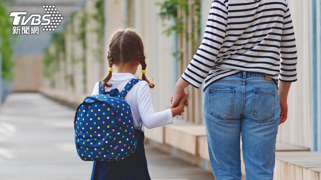 一名媽媽抱怨幼兒園老師勢利眼。（示意圖，與本文無關／shutterstock 達志影像）