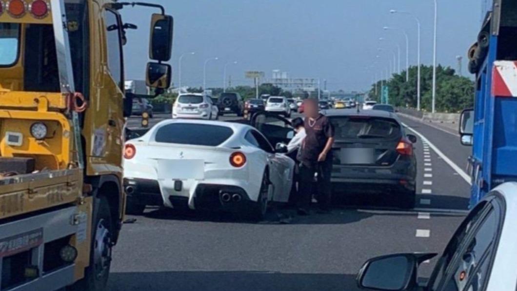 國慶收假日當天國道發生多起車禍事故。（圖／翻攝自記者爆料網臉書）