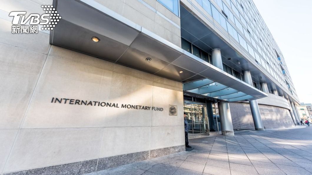 國際貨幣基金 (IMF) 預測明年全球經濟成長率將放緩至 2.7%。（圖／shutterstock）