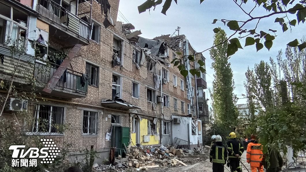 烏克蘭尼古拉耶夫一處民宅遭俄軍飛彈攻擊毀損。（圖/達志影像美聯社）