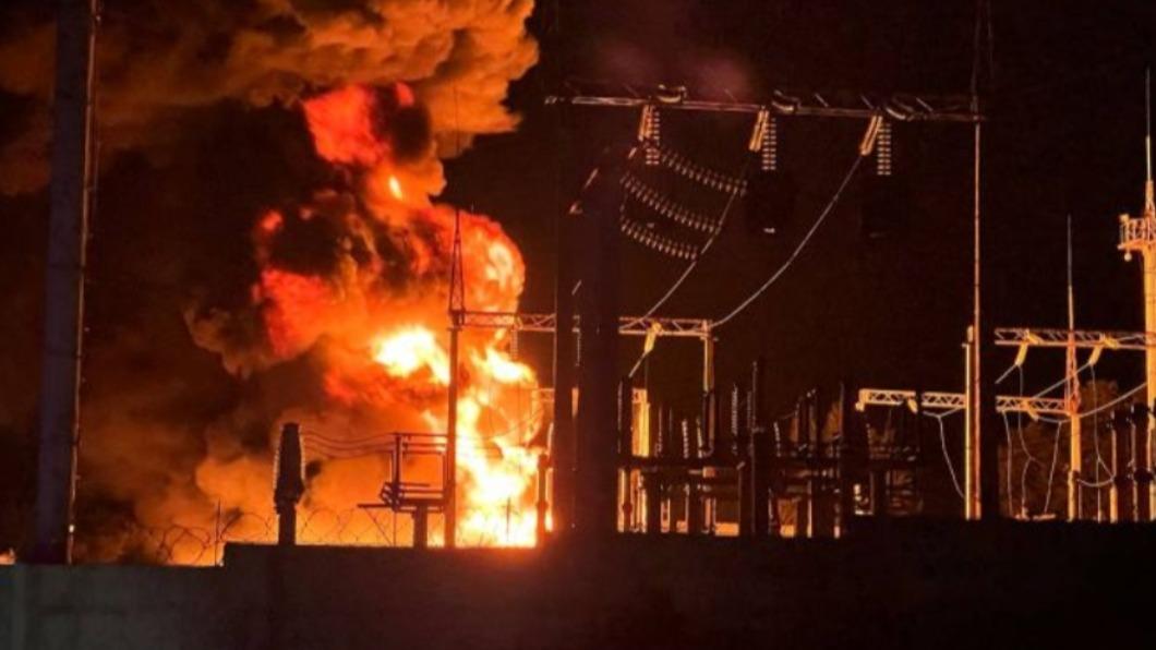 俄羅斯貝爾哥羅德市一處變電站在烏克蘭襲擊中爆炸。（圖／翻攝自烏克蘭真理報）