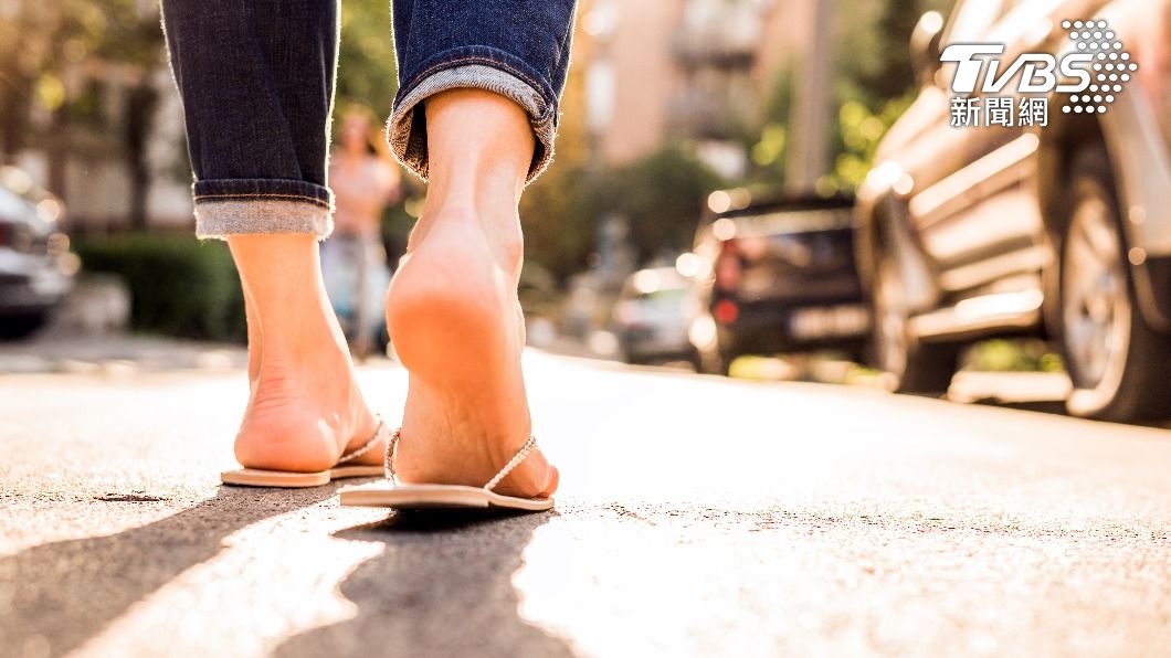 夏天一到，越來越多人開始穿拖鞋。（示意圖／shutterstock達志影像）