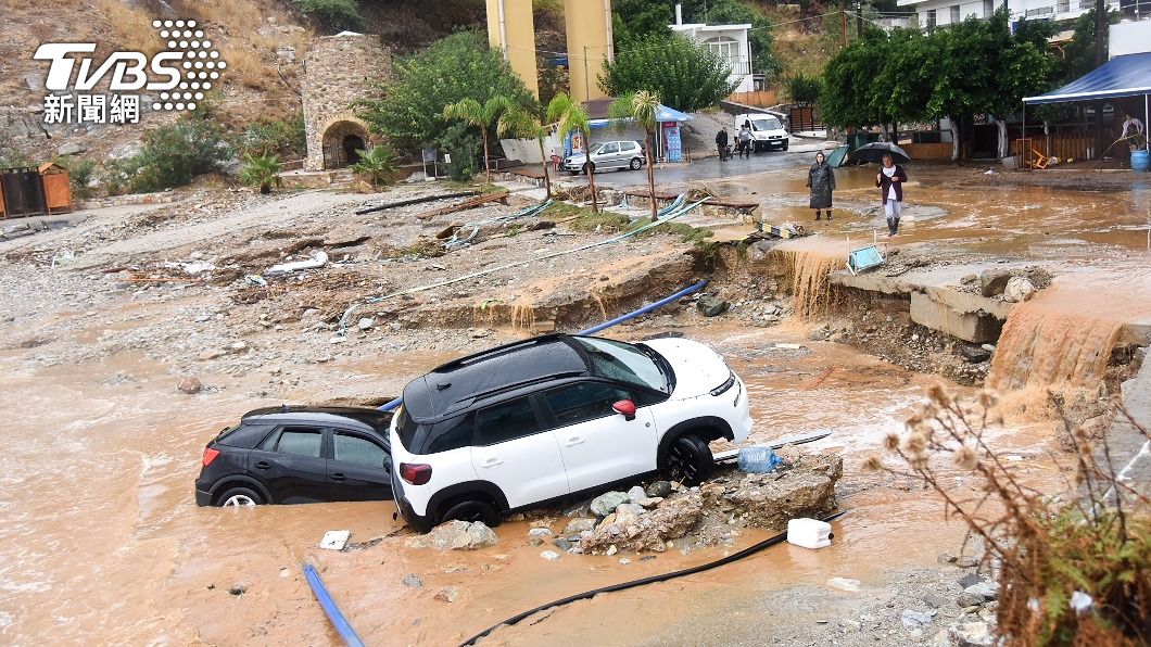 希臘克里特島暴雨釀洪災。（圖／達志影像美聯社）