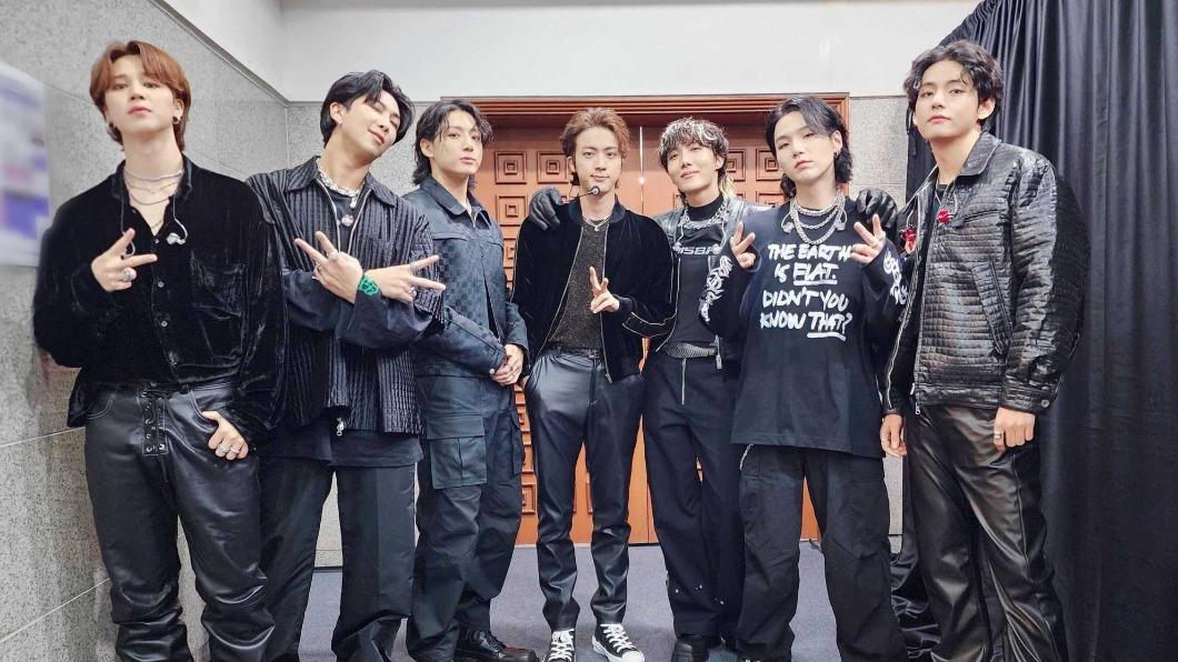 BTS防彈團7名成員昨合體，在釜山舉辦免費演唱會。（圖／翻攝自BTS推特）