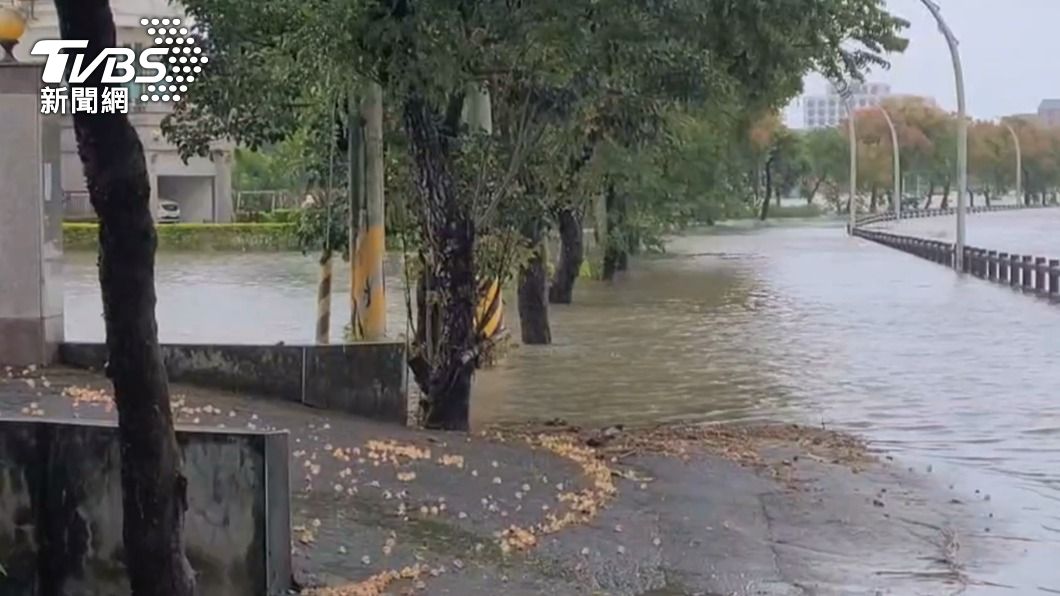 宜蘭縣大同鄉雨勢非常大，造成不少災情。（圖／TVBS）