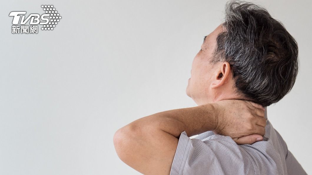 肩頸上背的肌肉骨骼疼痛相當常見。（示意圖／shutterstock達志影像）