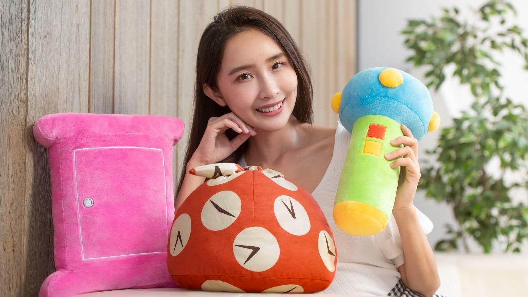 台灣麥當勞與《哆啦A夢》攜手推出3款「DORAEMON 祕密道具抱枕」。（圖／台灣麥當勞提供）