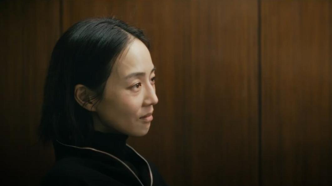 張鈞甯在電影《查無此心》中扮女警查懸案。（圖／翻攝自YouTube）