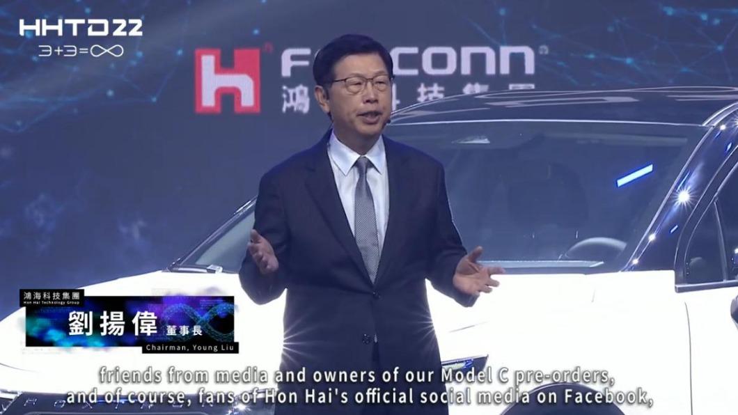 鴻海董事長劉揚偉去（2022）年在科技日推出新款電動車。（圖／TVBS資料照）