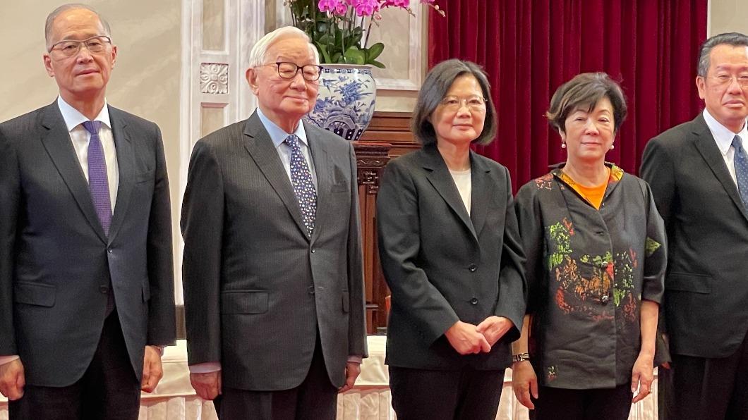 總統蔡英文今天宣布，由台積電創辦人張忠謀擔任領袖代表，出席今年在泰國舉行的APEC經濟領袖會議。（圖/TVBS）