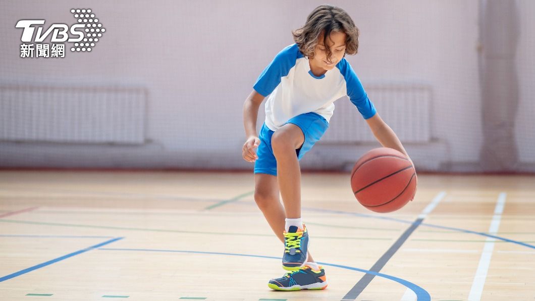 籃球是很多小男孩喜歡的運動。（示意圖／shutterstock達志影像）