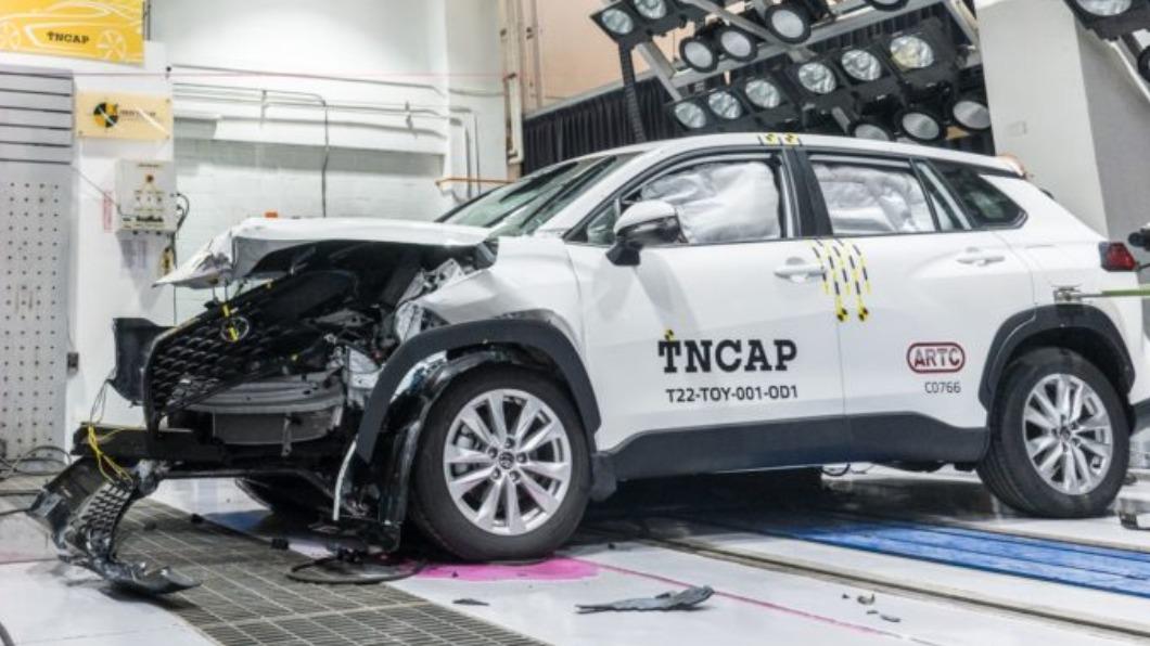 TNCAP在今（27）日舉行歷史性首撞，由2021年度銷售冠軍Corolla Cross拔得頭籌。（圖／地球黃金線）