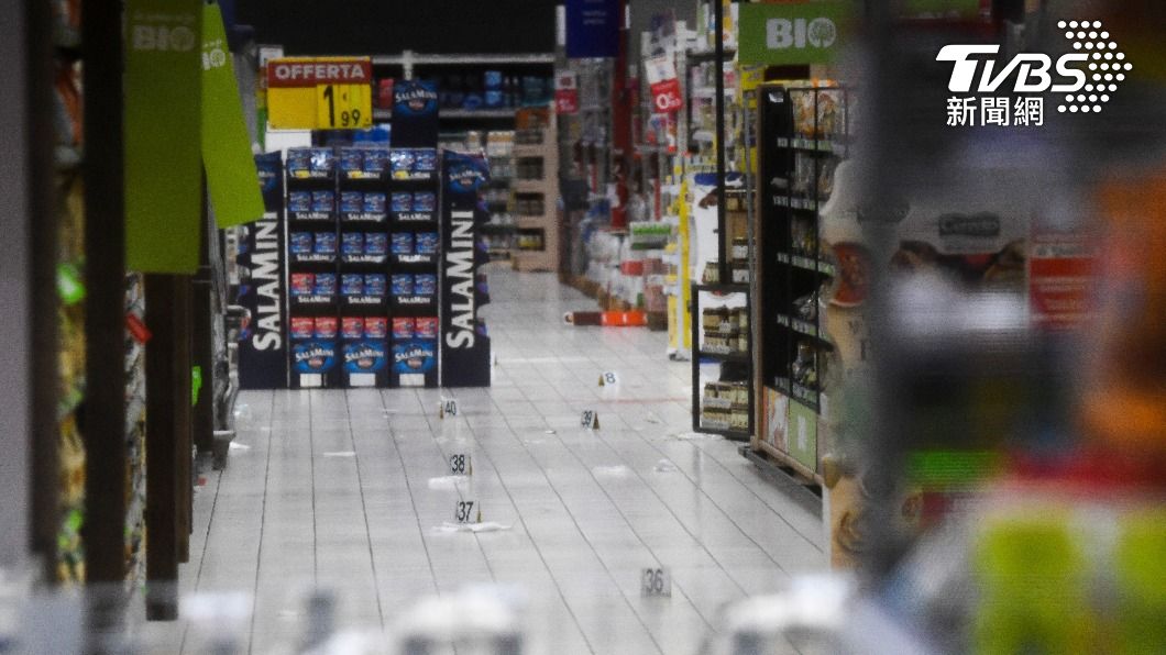 義大利米蘭郊外阿薩戈鎮（Assago）一處購物中心發生持刀攻擊案，造成1死4傷。 （圖／達志影像路透社）