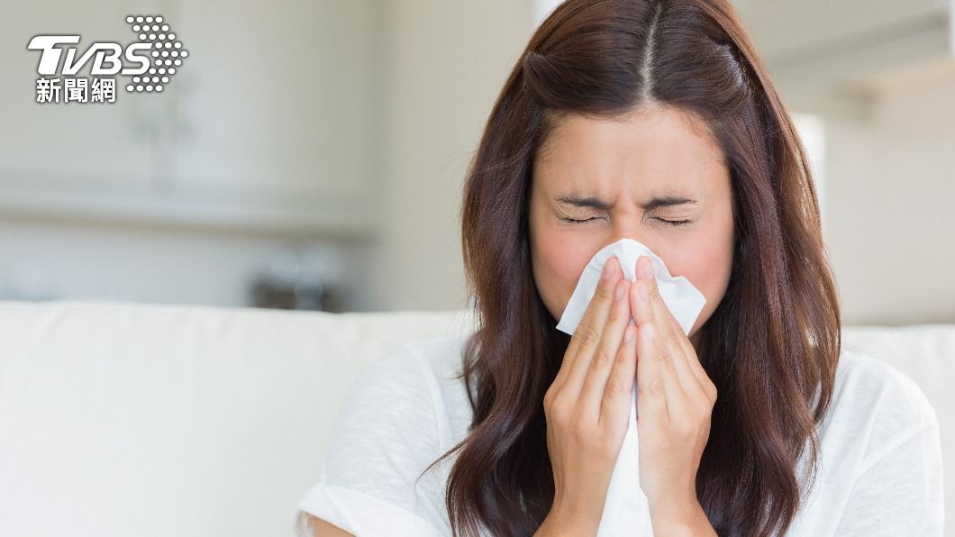 打噴嚏症狀若持續超過3天，就表示過敏性鼻炎發作找上門了。（示意圖／shutterstock達志影像）