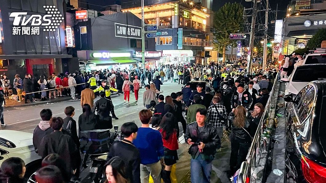 韓國首爾市梨泰院發生嚴重踩踏意外。（圖／達志影像美聯社）