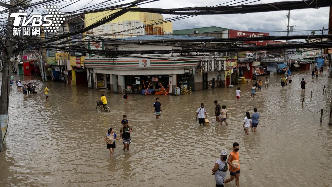 奈格風暴讓菲律賓多地淹水。（圖／達志影像路透社）